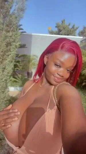 Chanel La Croix content