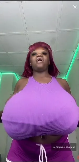 Chanel La Croix content