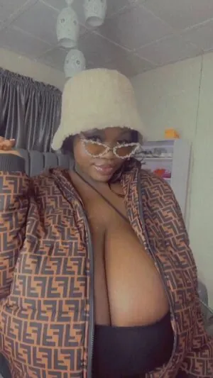 Chanel La Croix content