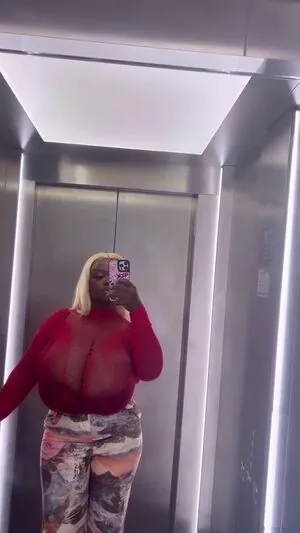 Chanel La Croix content