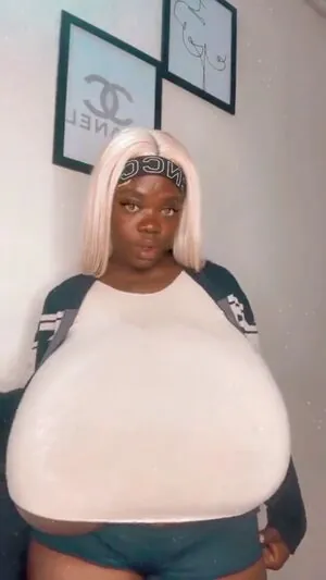 Chanel La Croix content