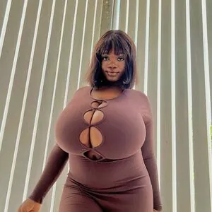 Chanel La Croix content
