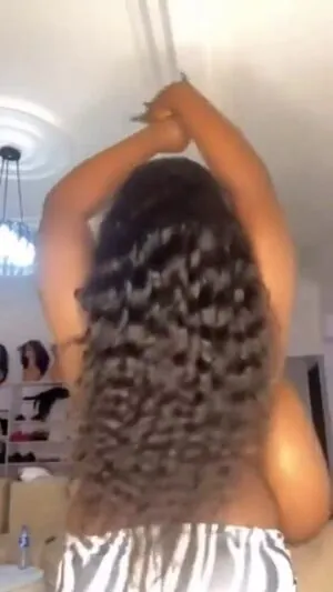 Chanel La Croix content
