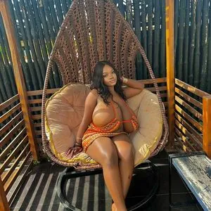 Chanel La Croix content