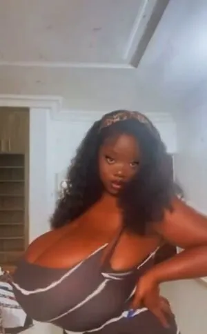 Chanel La Croix content