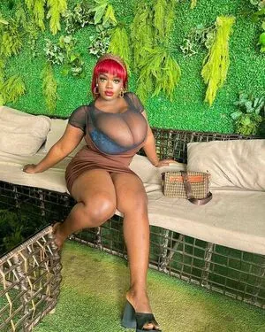 Chanel La Croix content