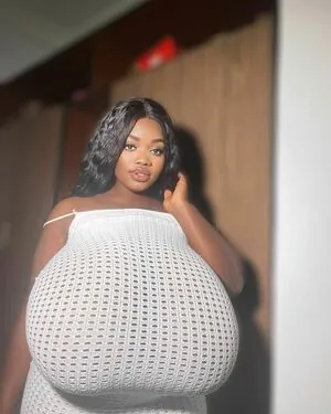 Chanel La Croix content