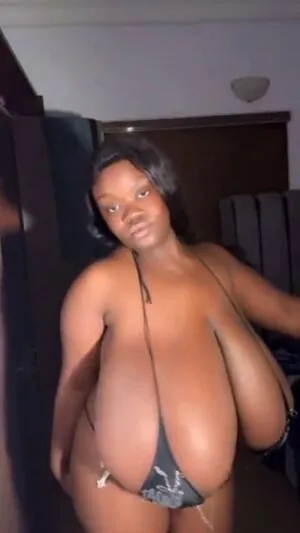 Chanel La Croix content