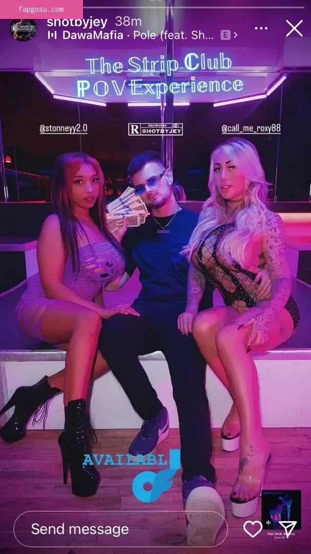 Call_me_roxy88