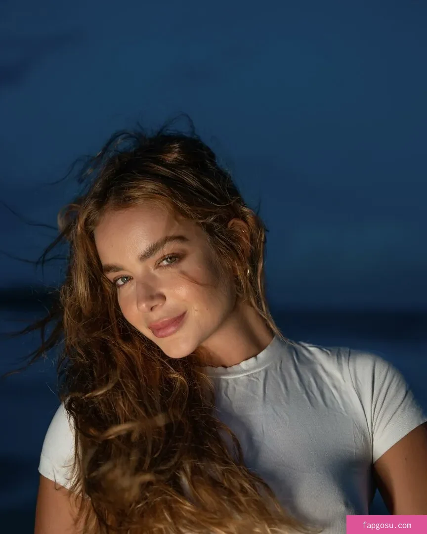 Camila Mayrink