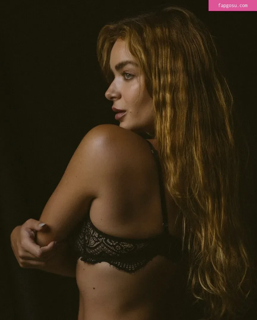 Camila Mayrink