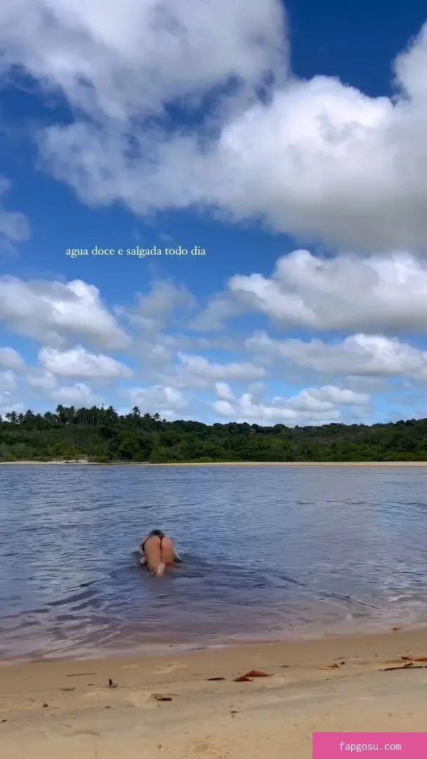 Camila Mayrink