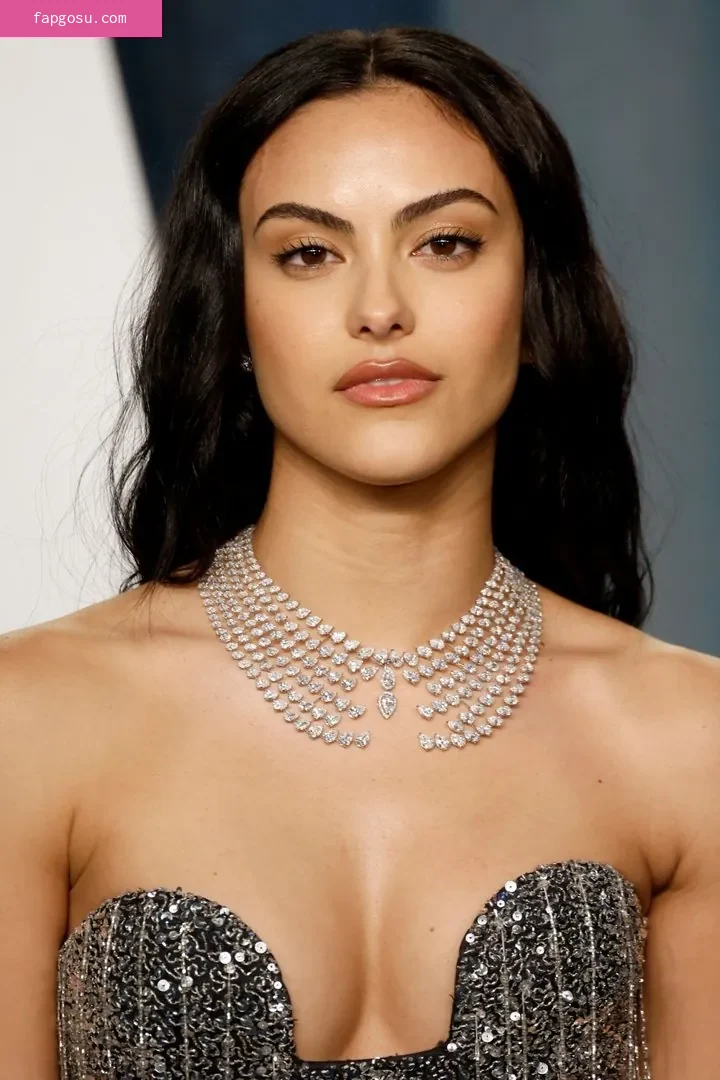 Camila Mendes