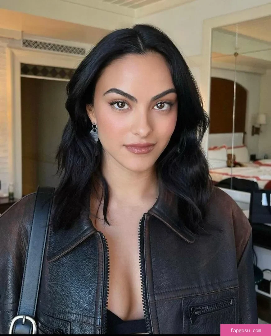 Camila Mendes