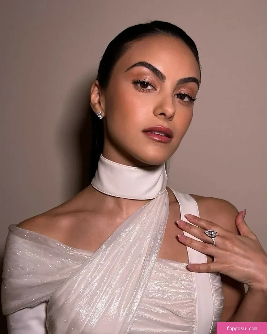 Camila Mendes