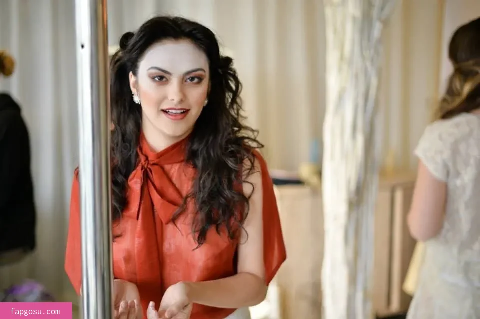 Camila Mendes