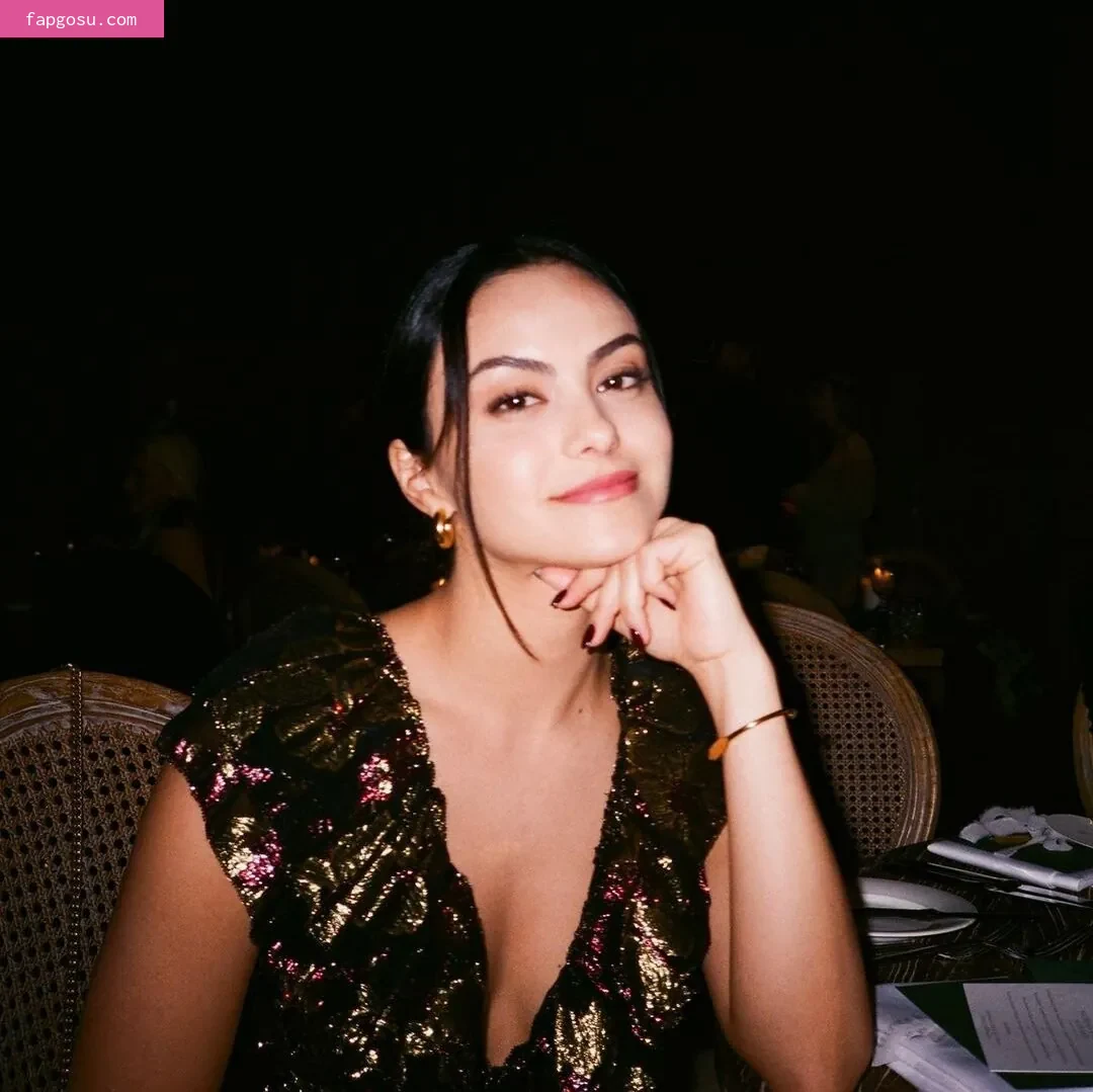 Camila Mendes