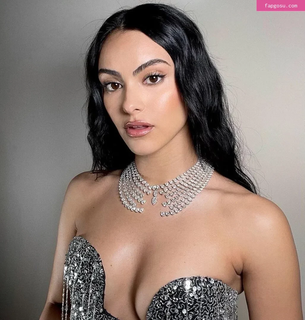 Camila Mendes