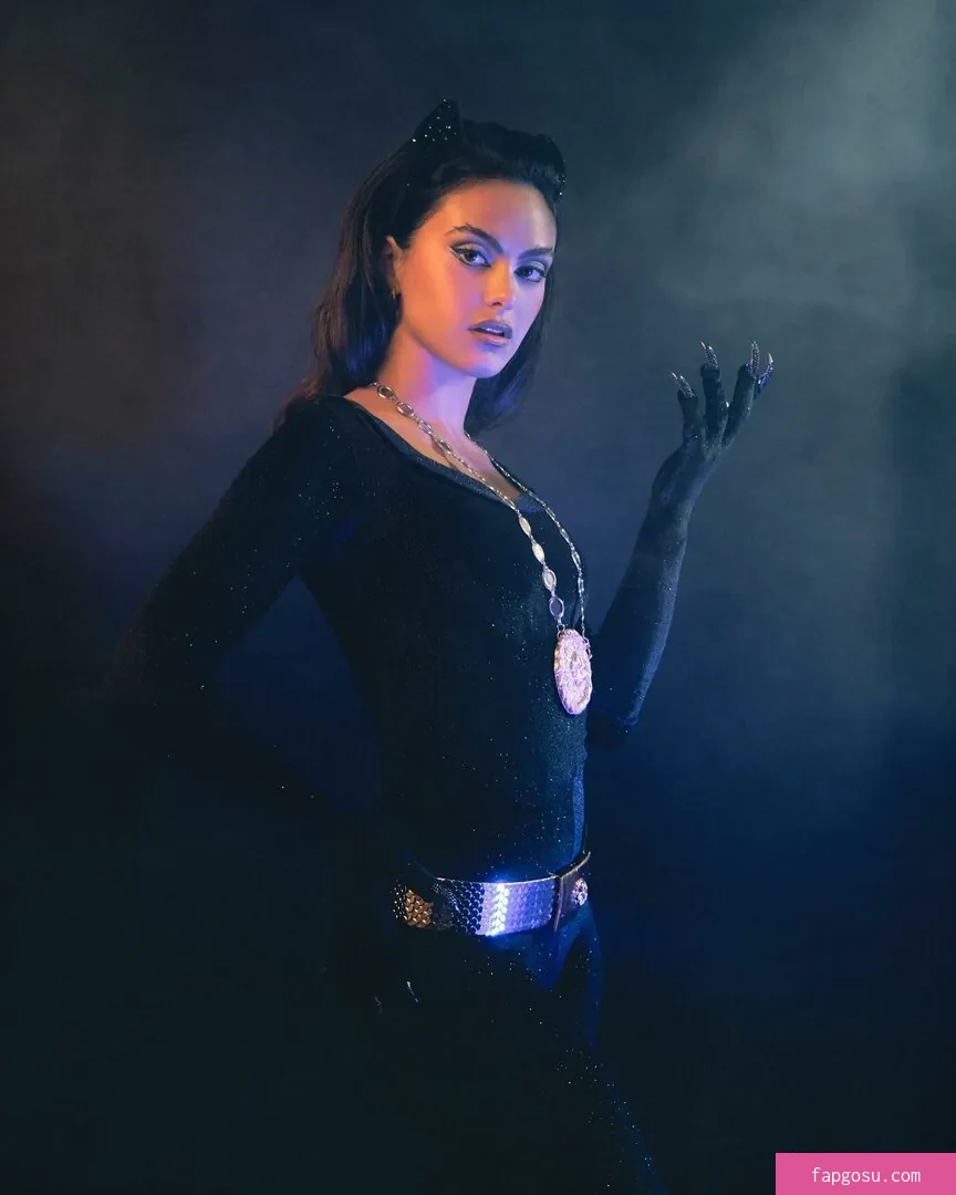 Camila Mendes