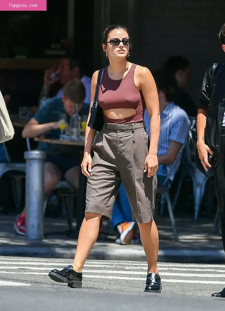 Camila Mendes