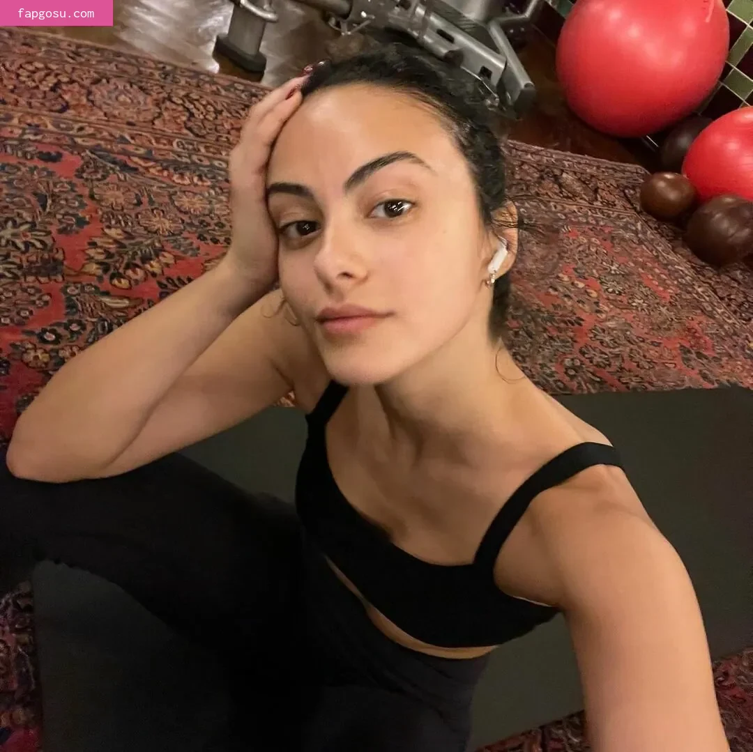 Camila Mendes