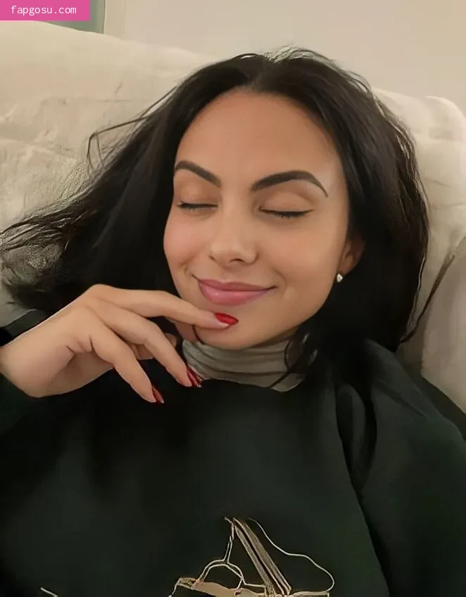 Camila Mendes