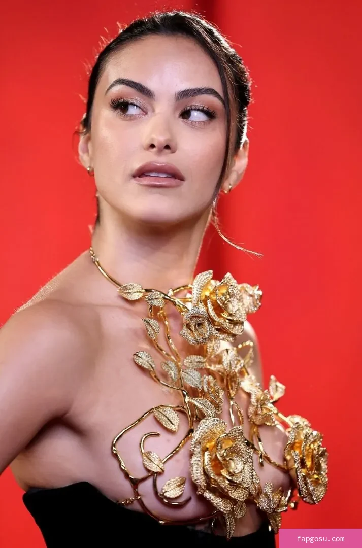 Camila Mendes