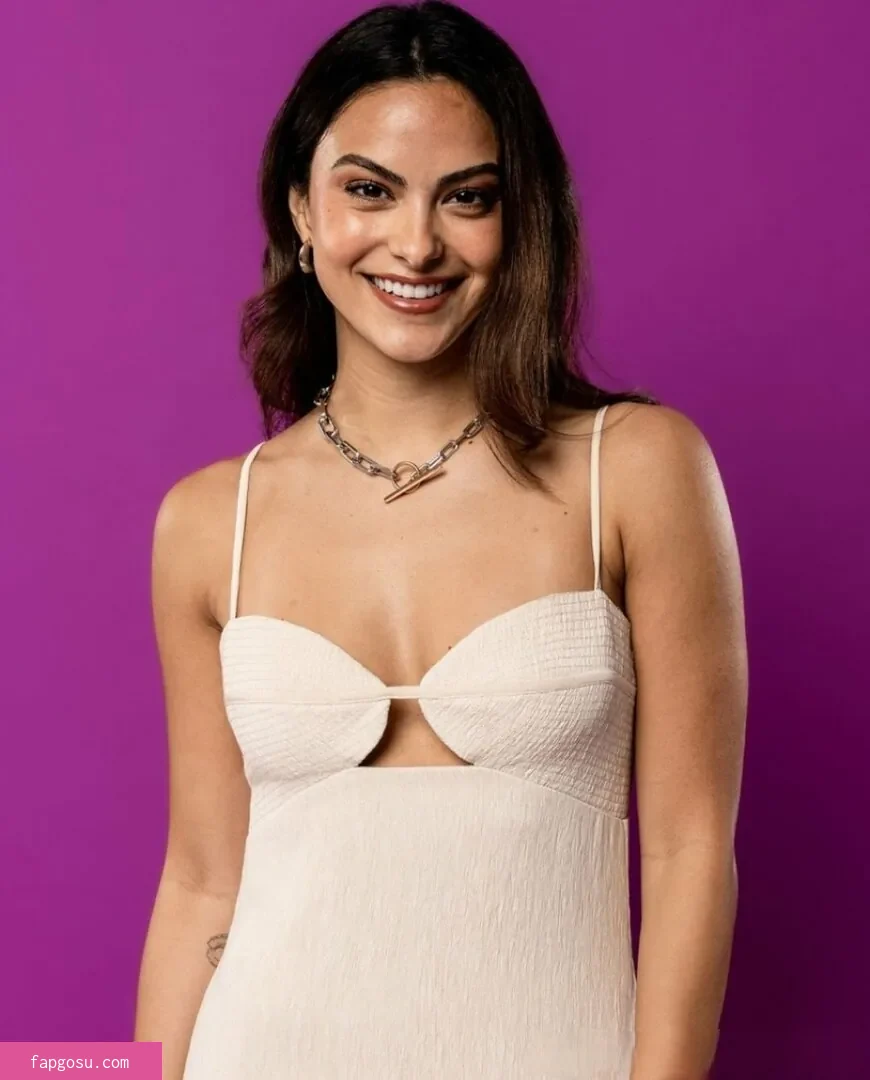 Camila Mendes
