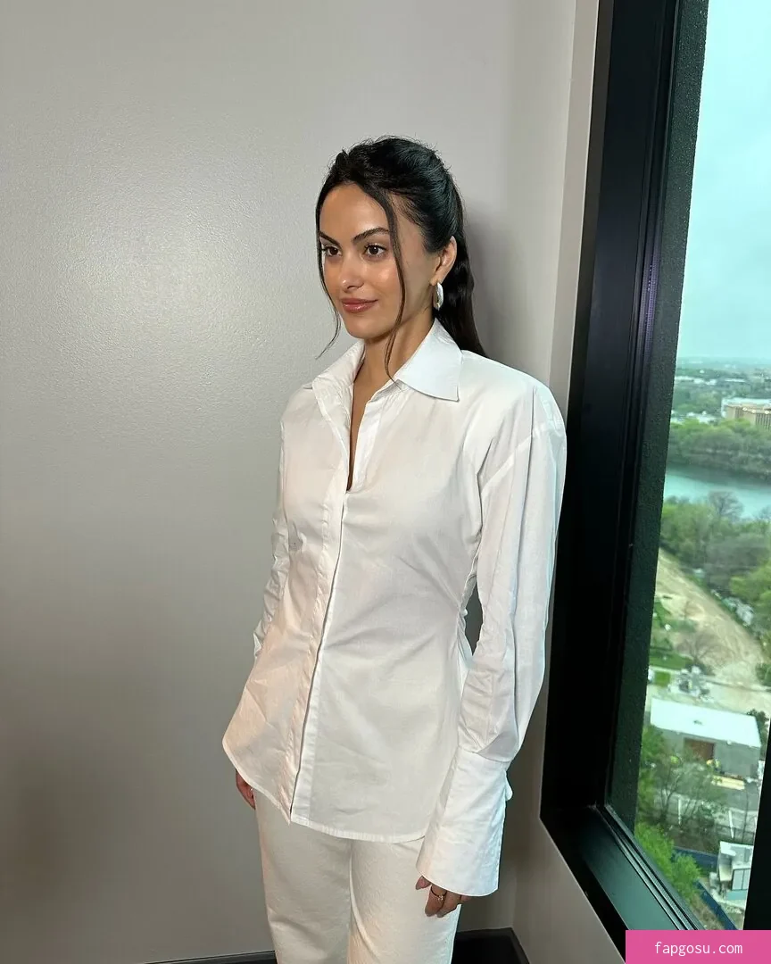 Camila Mendes
