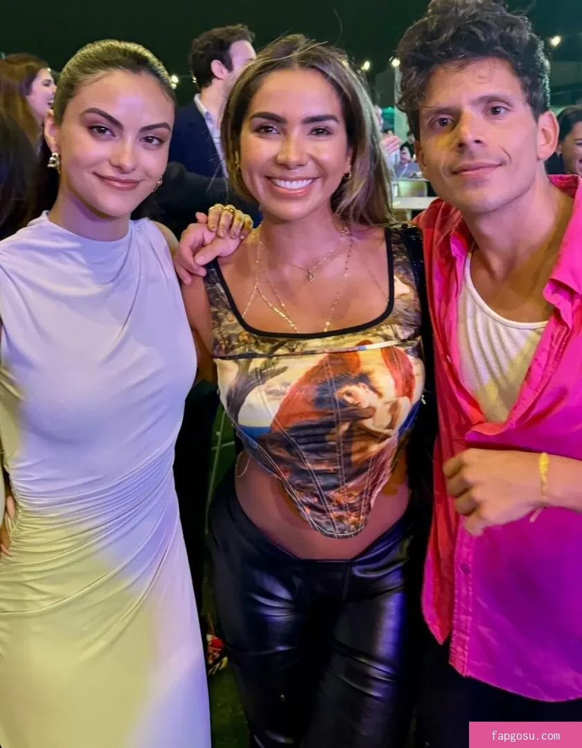 Camila Mendes