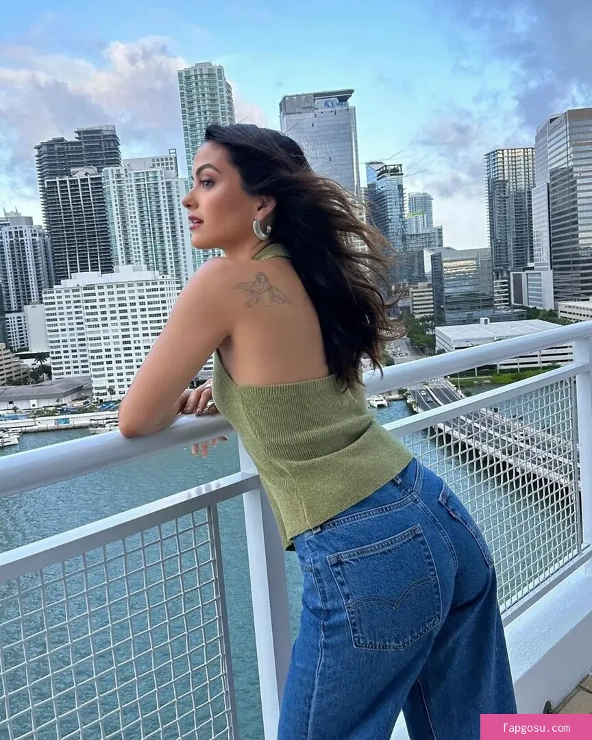 Camila Mendes