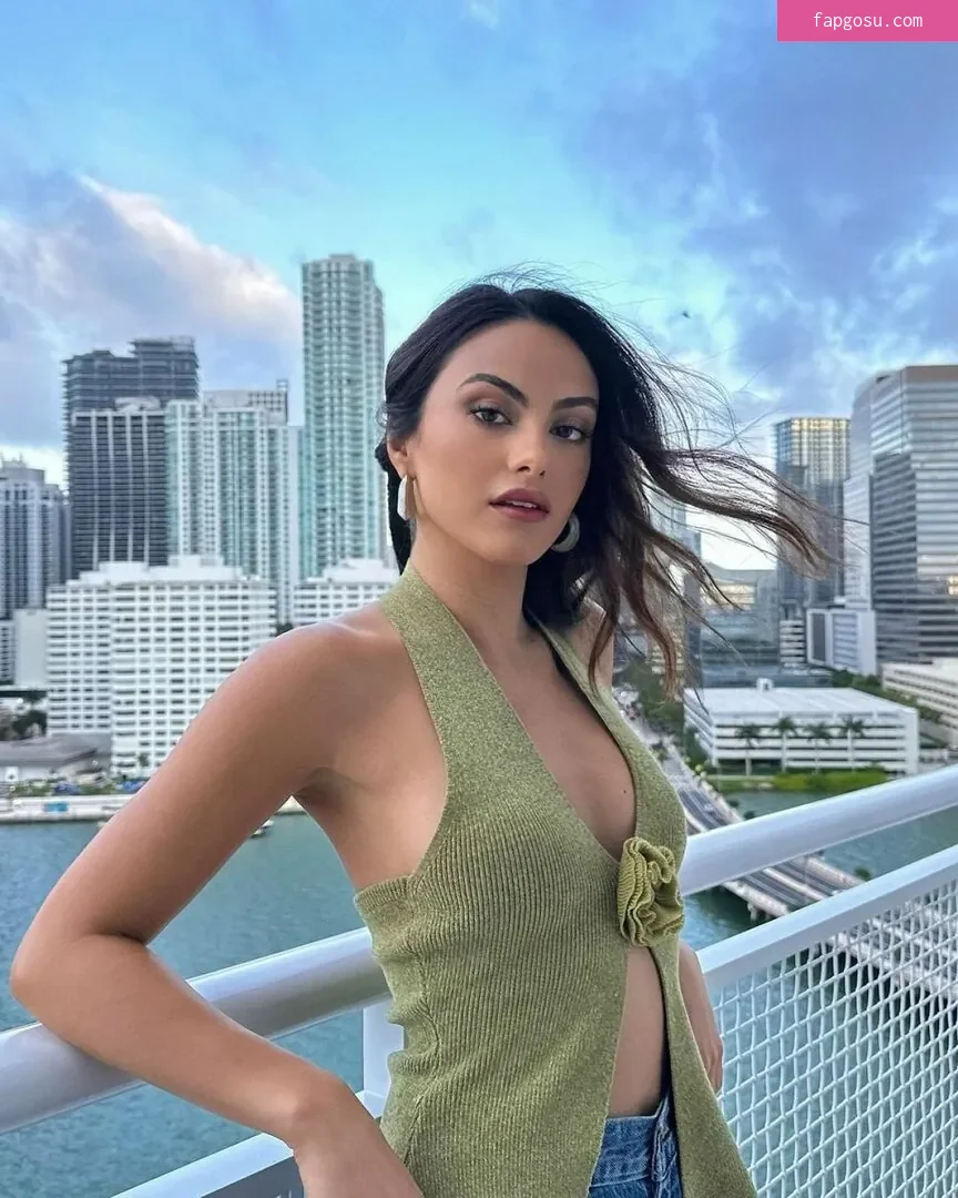 Camila Mendes
