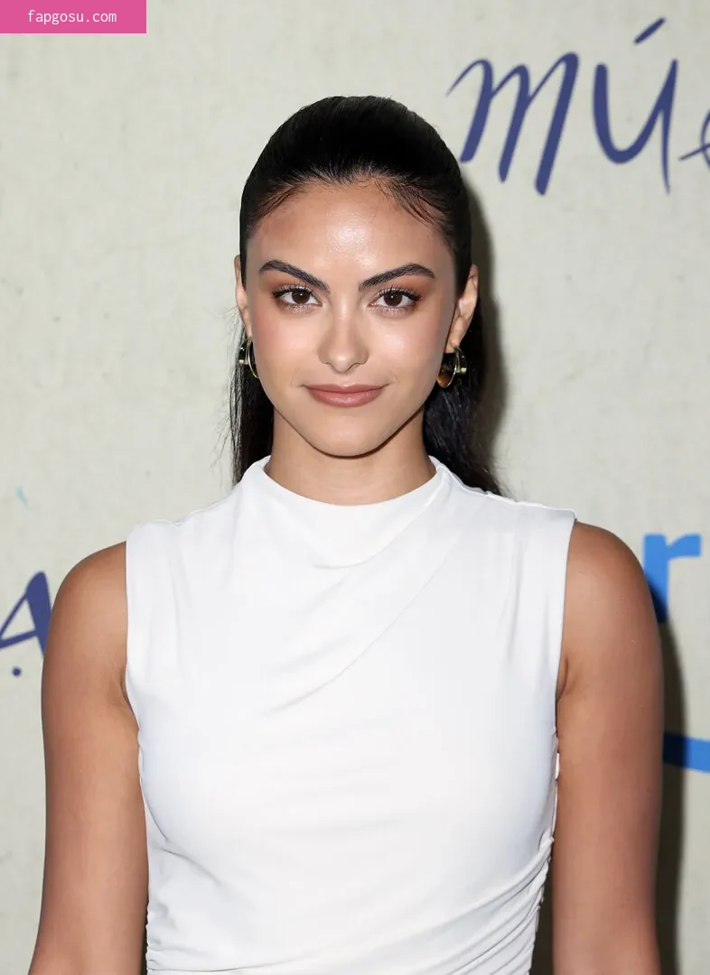 Camila Mendes
