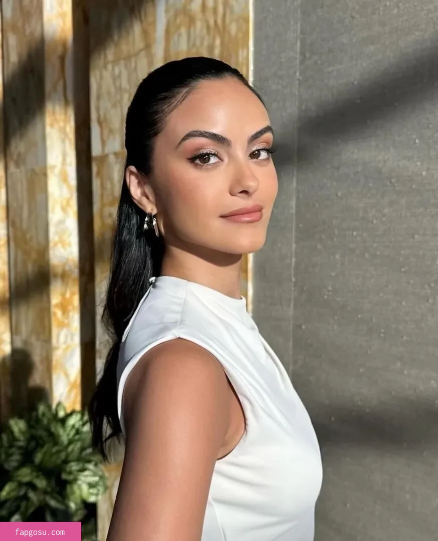 Camila Mendes