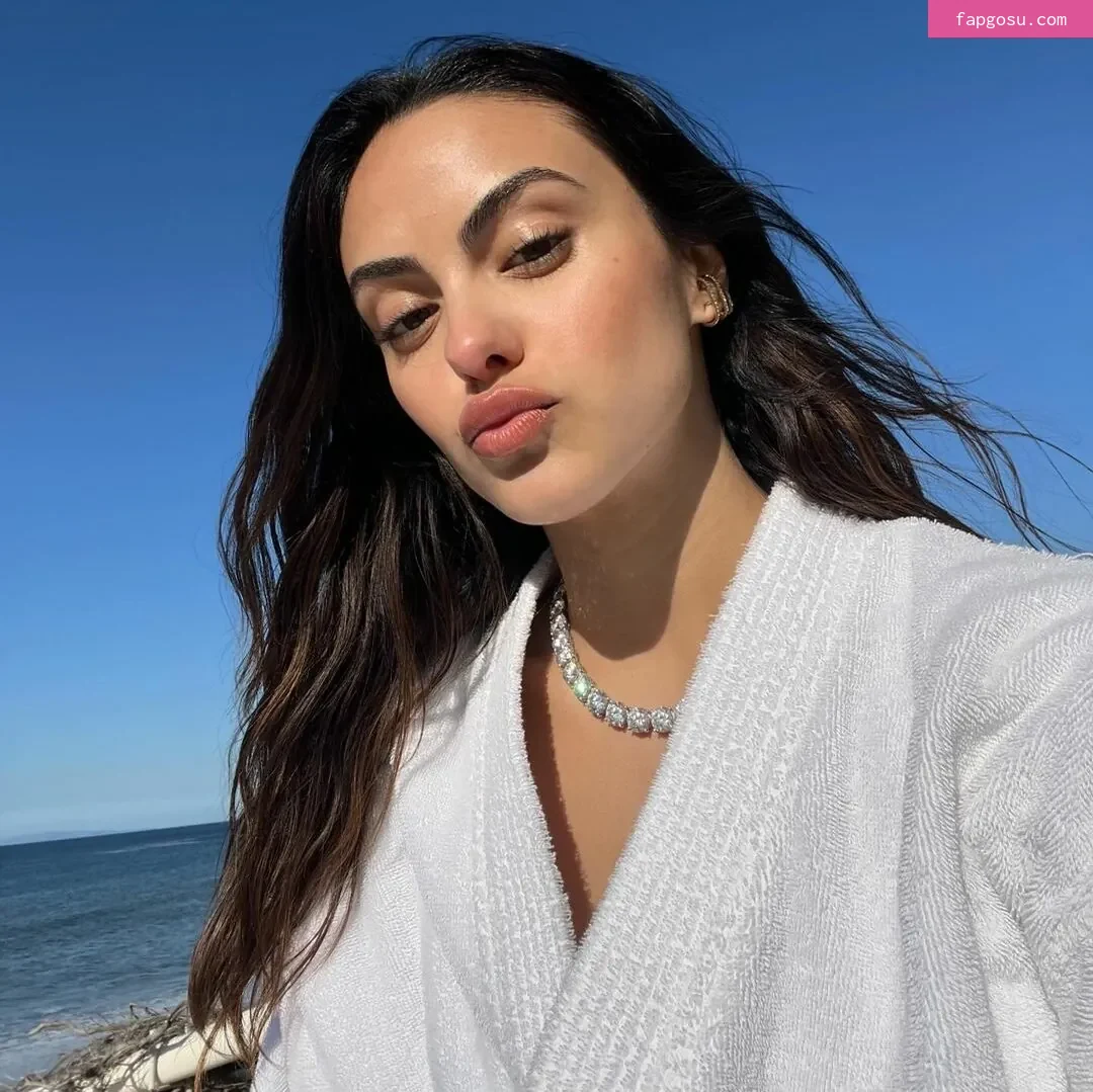 Camila Mendes