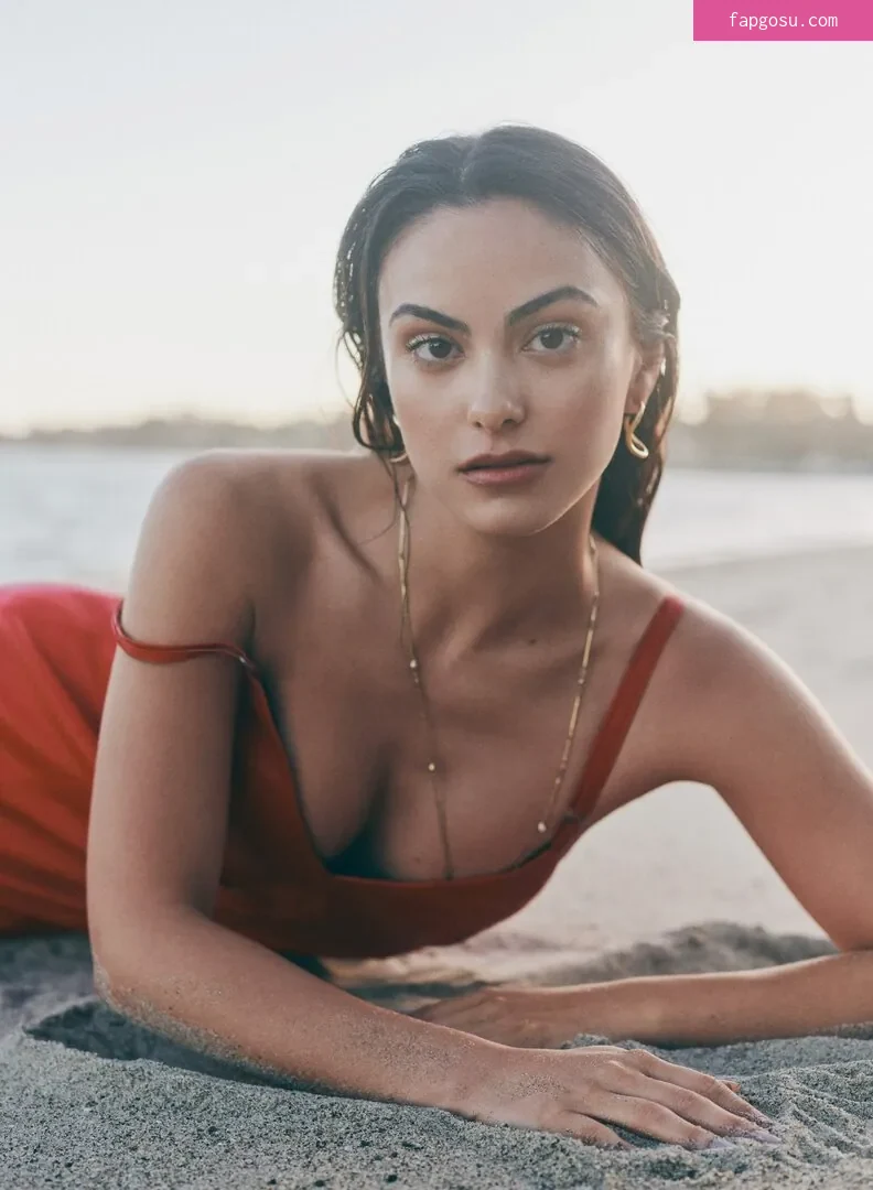 Camila Mendes