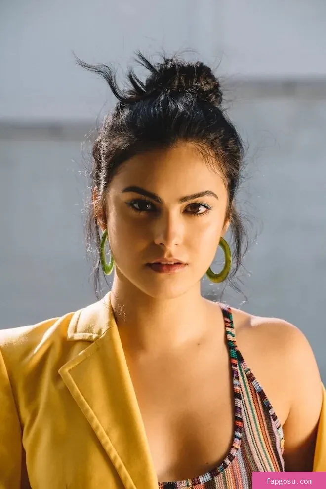 Camila Mendes