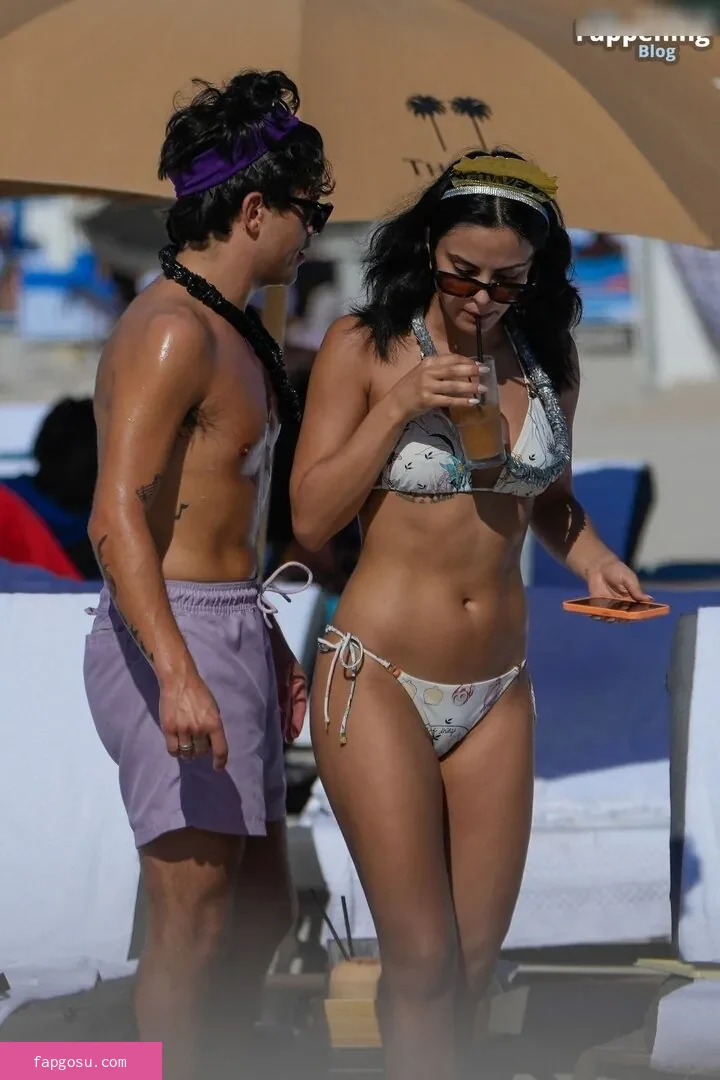 Camila Mendes