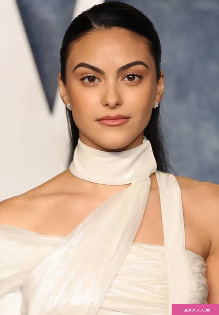 Camila Mendes