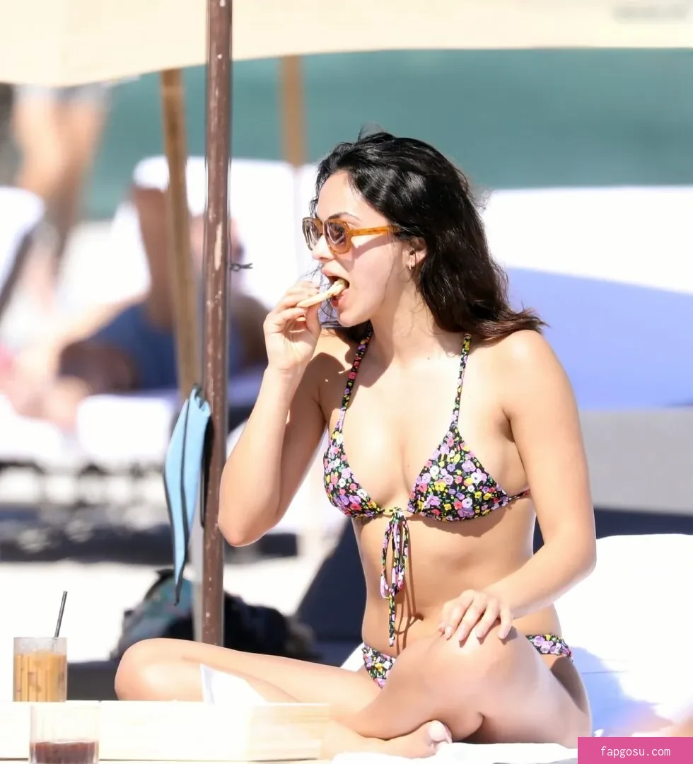 Camila Mendes