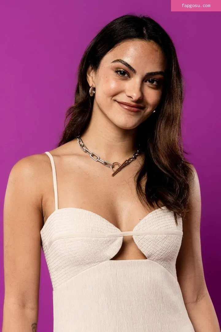 Camila Mendes