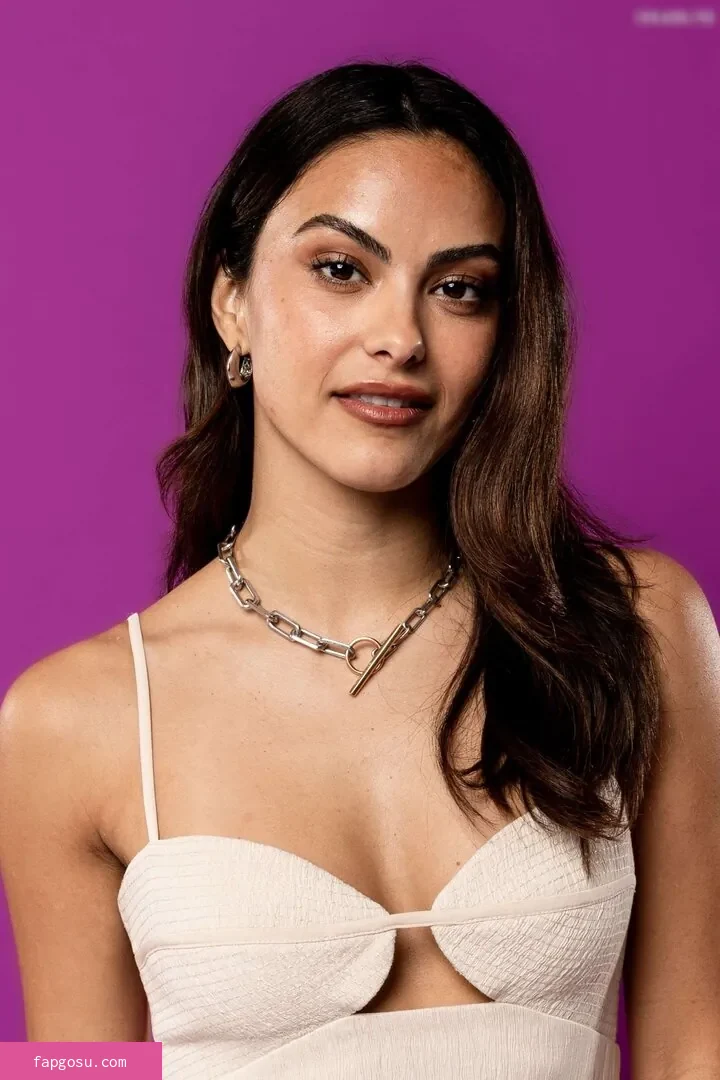 Camila Mendes