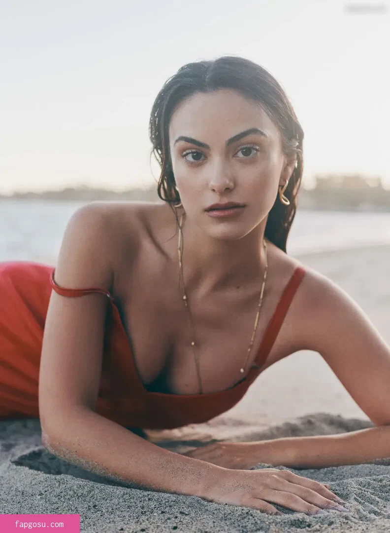 Camila Mendes