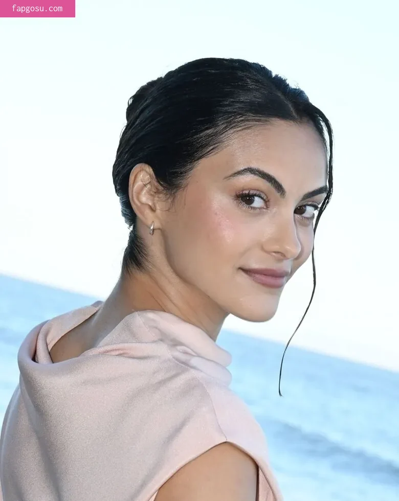 Camila Mendes