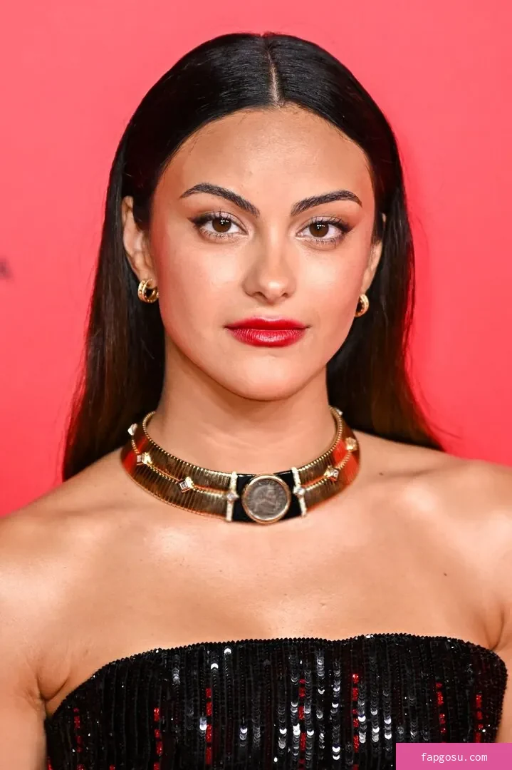 Camila Mendes