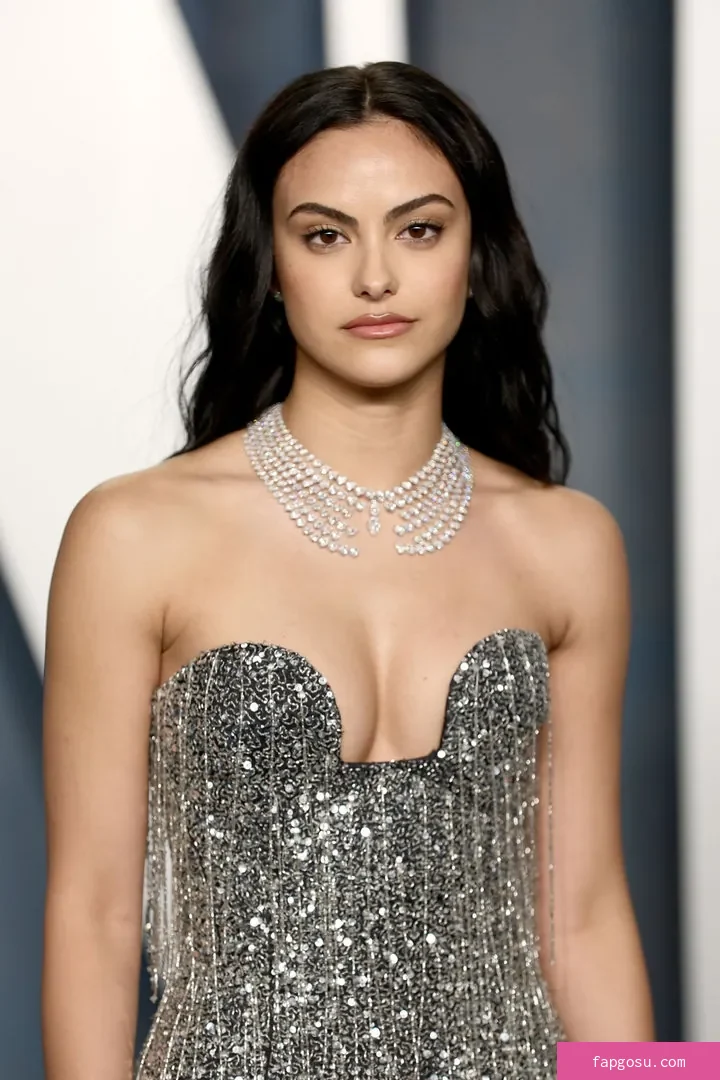 Camila Mendes