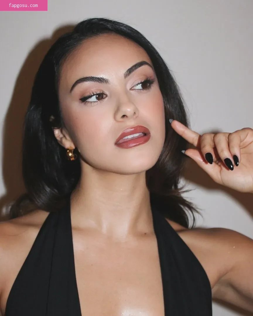 Camila Mendes