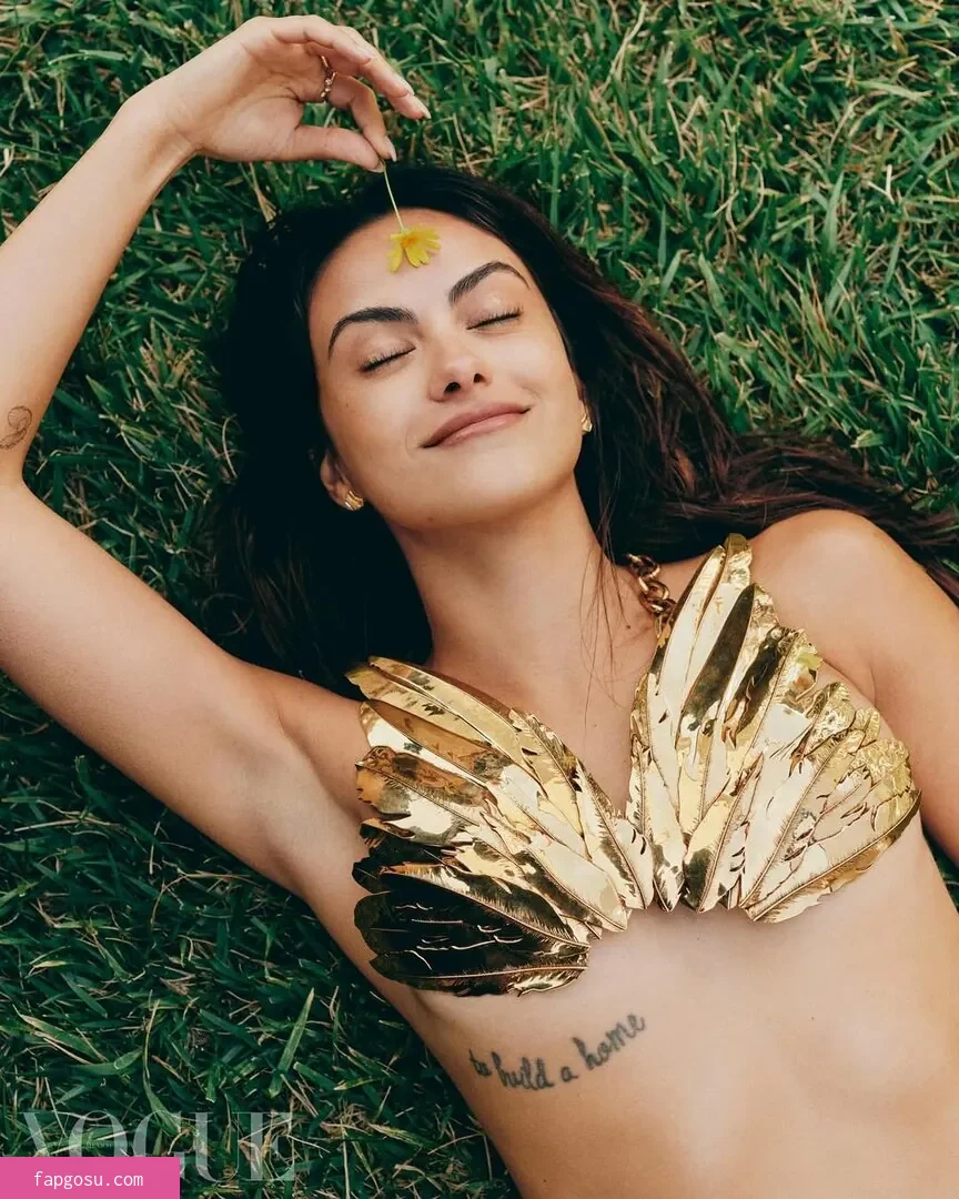 Camila Mendes