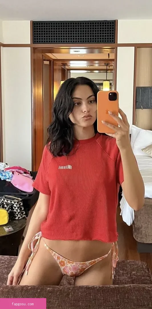 Camila Mendes