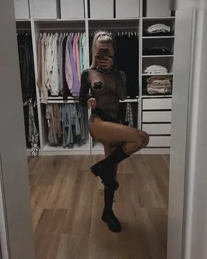 Carina_mthrfckr content